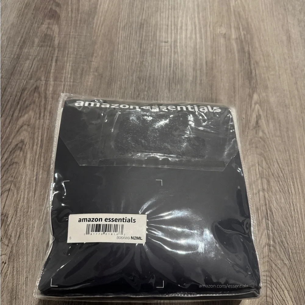 Amazon Essentials Men's Lightweight Tank Undershirts, Pack of 6 - Picture 5 of 5